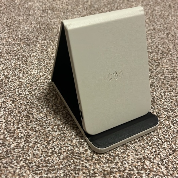 Leather wireless charging pad/stand - Picture 3 of 5